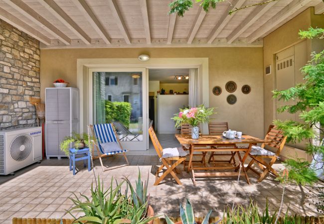 Appartamento a Toscolano-Maderno - Casa mia by Theater Home - con giardino e piscina Appartamento a Toscolano-Maderno - Casa mia by Theater Home - con giardino e piscina