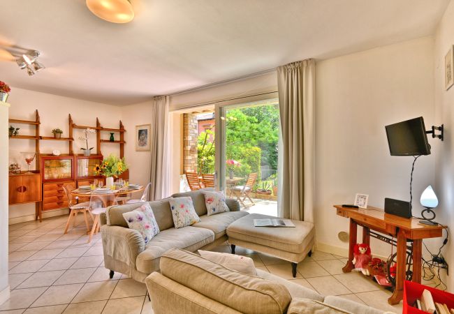 Appartamento a Toscolano-Maderno - Casa mia by Theater Home - con giardino e piscina Appartamento a Toscolano-Maderno - Casa mia by Theater Home - con giardino e piscina