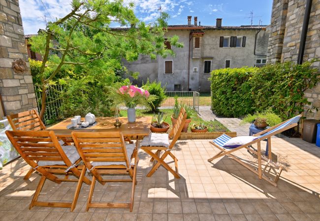 Appartamento a Toscolano-Maderno - Casa mia by Theater Home - con giardino e piscina Appartamento a Toscolano-Maderno - Casa mia by Theater Home - con giardino e piscina