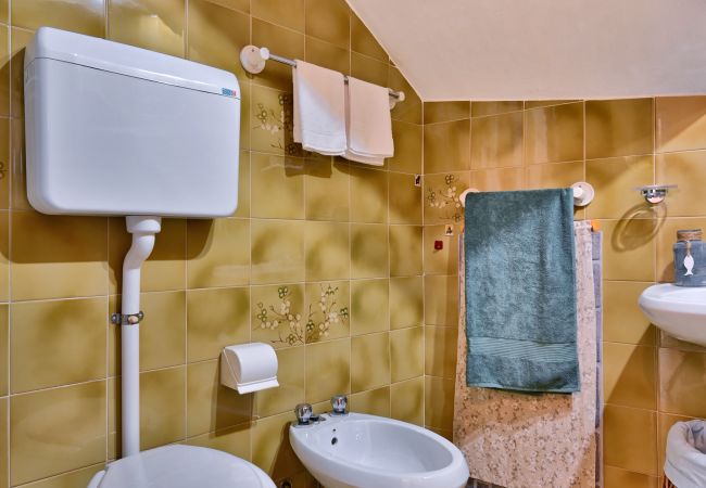 Appartamento a Tignale - Casa Bouganville by Theater Home - nel cuore del centro storico di Olzano Appartamento a Tignale - Casa Bouganville by Theater Home - nel cuore del centro storico di Olzano