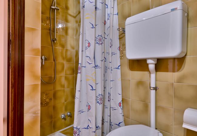 Appartamento a Tignale - Casa Bouganville by Theater Home - nel cuore del centro storico di Olzano Appartamento a Tignale - Casa Bouganville by Theater Home - nel cuore del centro storico di Olzano