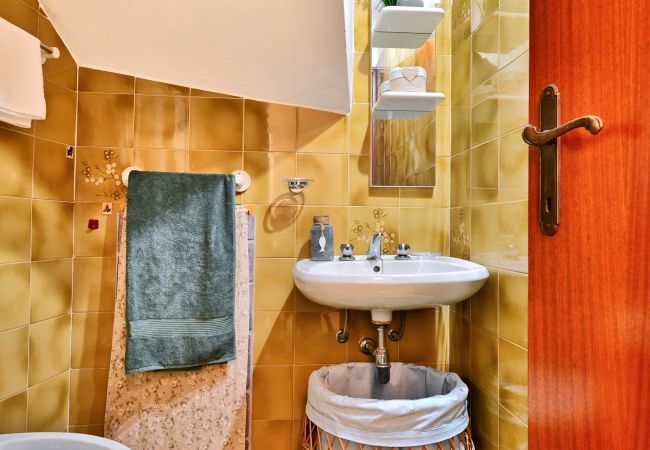 Appartamento a Tignale - Casa Bouganville by Theater Home - nel cuore del centro storico di Olzano Appartamento a Tignale - Casa Bouganville by Theater Home - nel cuore del centro storico di Olzano