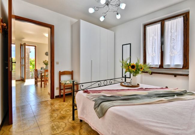 Appartamento a Tignale - Casa Bouganville by Theater Home - nel cuore del centro storico di Olzano Appartamento a Tignale - Casa Bouganville by Theater Home - nel cuore del centro storico di Olzano