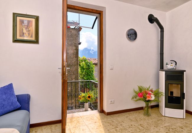 Appartamento a Tignale - Casa Bouganville by Theater Home - nel cuore del centro storico di Olzano Appartamento a Tignale - Casa Bouganville by Theater Home - nel cuore del centro storico di Olzano