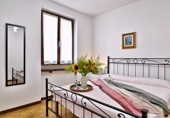 Appartamento a Tignale - Casa Bouganville by Theater Home - nel cuore del centro storico di Olzano Appartamento a Tignale - Casa Bouganville by Theater Home - nel cuore del centro storico di Olzano