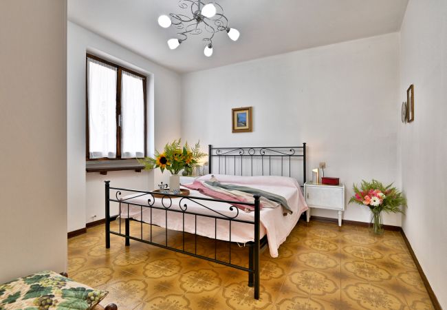 Appartamento a Tignale - Casa Bouganville by Theater Home - nel cuore del centro storico di Olzano Appartamento a Tignale - Casa Bouganville by Theater Home - nel cuore del centro storico di Olzano