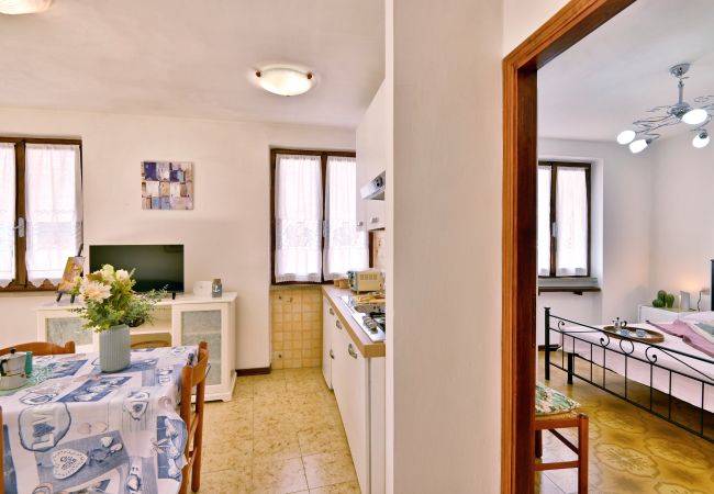 Appartamento a Tignale - Casa Bouganville by Theater Home - nel cuore del centro storico di Olzano Appartamento a Tignale - Casa Bouganville by Theater Home - nel cuore del centro storico di Olzano