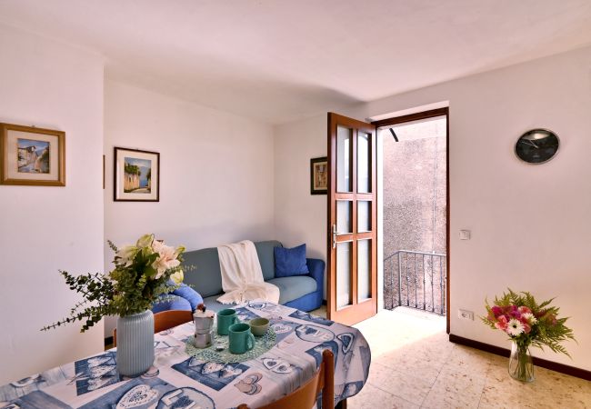 Appartamento a Tignale - Casa Bouganville by Theater Home - nel cuore del centro storico di Olzano Appartamento a Tignale - Casa Bouganville by Theater Home - nel cuore del centro storico di Olzano