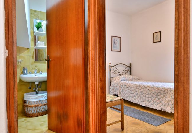 Appartamento a Tignale - Casa Bouganville by Theater Home - nel cuore del centro storico di Olzano Appartamento a Tignale - Casa Bouganville by Theater Home - nel cuore del centro storico di Olzano