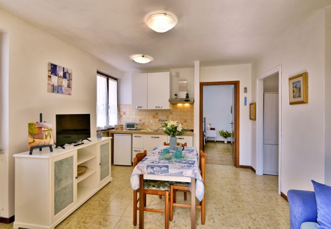 Appartamento a Tignale - Casa Bouganville by Theater Home - nel cuore del centro storico di Olzano Appartamento a Tignale - Casa Bouganville by Theater Home - nel cuore del centro storico di Olzano
