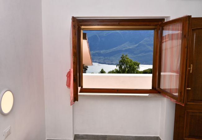 Appartamento a Tignale - Villino Giuliana by Theater Home - recentemente ristrutturato e con stupenda vista lago Appartamento a Tignale - Villino Giuliana by Theater Home - recentemente ristrutturato e con stupenda vista lago