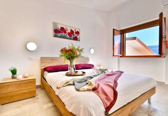 Appartamento a Tignale - Villino Giuliana by Theater Home - recentemente ristrutturato e con stupenda vista lago Appartamento a Tignale - Villino Giuliana by Theater Home - recentemente ristrutturato e con stupenda vista lago