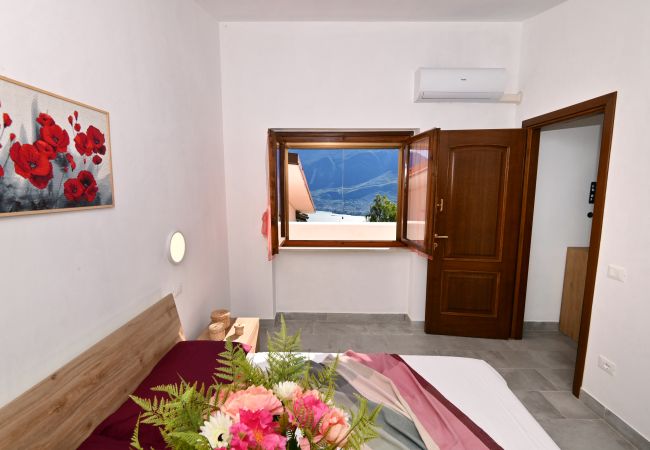 Appartamento a Tignale - Villino Giuliana by Theater Home - recentemente ristrutturato e con stupenda vista lago Appartamento a Tignale - Villino Giuliana by Theater Home - recentemente ristrutturato e con stupenda vista lago