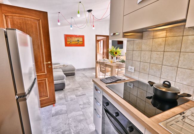 Appartamento a Tignale - Villino Giuliana by Theater Home - recentemente ristrutturato e con stupenda vista lago Appartamento a Tignale - Villino Giuliana by Theater Home - recentemente ristrutturato e con stupenda vista lago