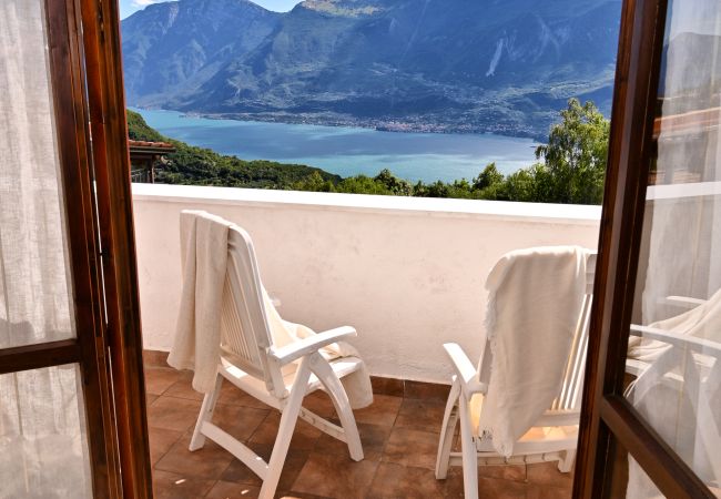 Appartamento a Tignale - Villino Giuliana by Theater Home - recentemente ristrutturato e con stupenda vista lago Appartamento a Tignale - Villino Giuliana by Theater Home - recentemente ristrutturato e con stupenda vista lago