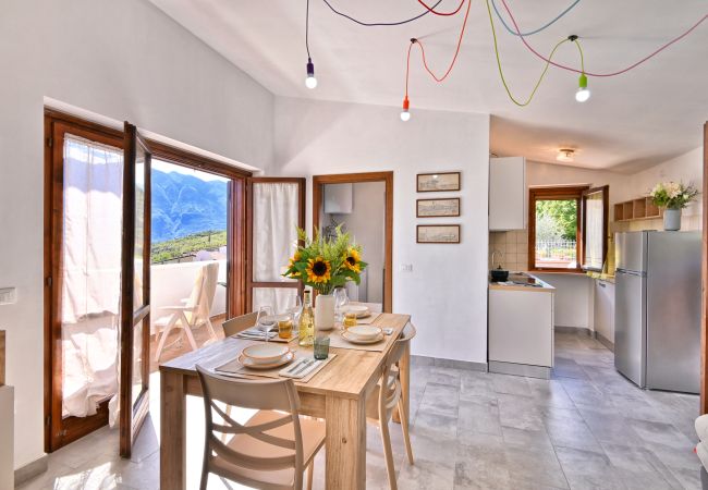 Appartamento a Tignale - Villino Giuliana by Theater Home - recentemente ristrutturato e con stupenda vista lago Appartamento a Tignale - Villino Giuliana by Theater Home - recentemente ristrutturato e con stupenda vista lago