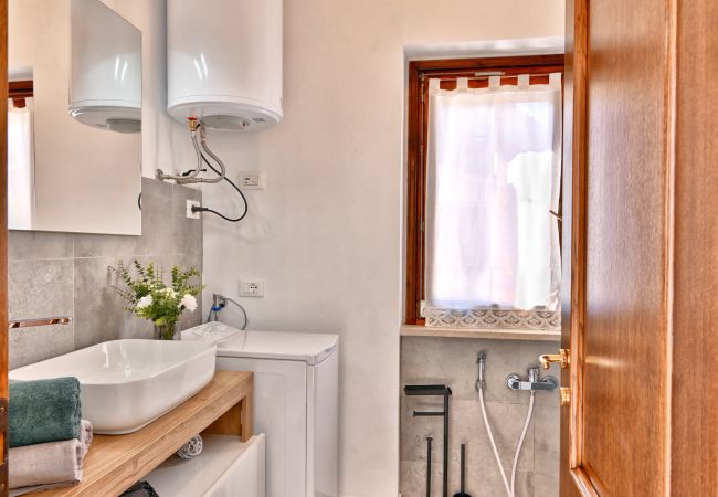 Appartamento a Tignale - Villino Giuliana by Theater Home - recentemente ristrutturato e con stupenda vista lago Appartamento a Tignale - Villino Giuliana by Theater Home - recentemente ristrutturato e con stupenda vista lago