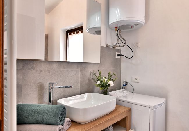 Appartamento a Tignale - Villino Giuliana by Theater Home - recentemente ristrutturato e con stupenda vista lago Appartamento a Tignale - Villino Giuliana by Theater Home - recentemente ristrutturato e con stupenda vista lago