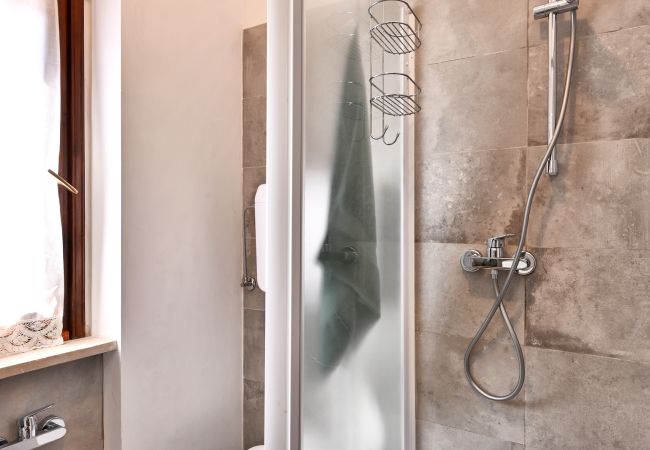 Appartamento a Tignale - Villino Giuliana by Theater Home - recentemente ristrutturato e con stupenda vista lago Appartamento a Tignale - Villino Giuliana by Theater Home - recentemente ristrutturato e con stupenda vista lago