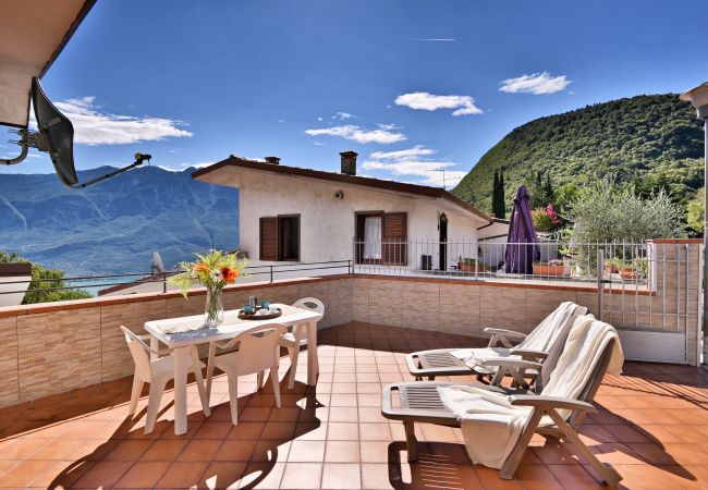 Appartamento a Tignale - Villino Giuliana by Theater Home - recentemente ristrutturato e con stupenda vista lago Appartamento a Tignale - Villino Giuliana by Theater Home - recentemente ristrutturato e con stupenda vista lago