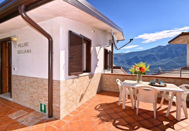 Appartamento a Tignale - Villino Giuliana by Theater Home - recentemente ristrutturato e con stupenda vista lago Appartamento a Tignale - Villino Giuliana by Theater Home - recentemente ristrutturato e con stupenda vista lago