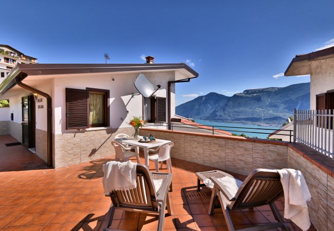 Appartamento a Tignale - Villino Giuliana by Theater Home - recentemente ristrutturato e con stupenda vista lago Appartamento a Tignale - Villino Giuliana by Theater Home - recentemente ristrutturato e con stupenda vista lago