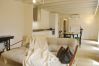 Appartamento a Tignale - La Corte - Travail by Theater Home, arredato con gusto e con vista lago Appartamento a Tignale - La Corte - Travail by Theater Home, arredato con gusto e con vista lago