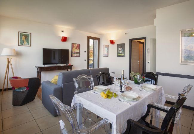 Ferienwohnung in Torri del Benaco - Casa al Lago - Ferienwohnung 4 Betten mit Gemeinschaftspool, direkt am See in Torri del Benaco
