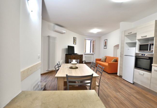 Ferienwohnung in Torri del Benaco - Apartment del Pescatore - 6 Schlafplätze in Torri Del Benaco nur wenige Schritte vom Hafen entfernt Ferienwohnung in Torri del Benaco - Apartment del Pescatore - 6 Schlafplätze in Torri Del Benaco nur wenige Schritte vom Hafen entfernt