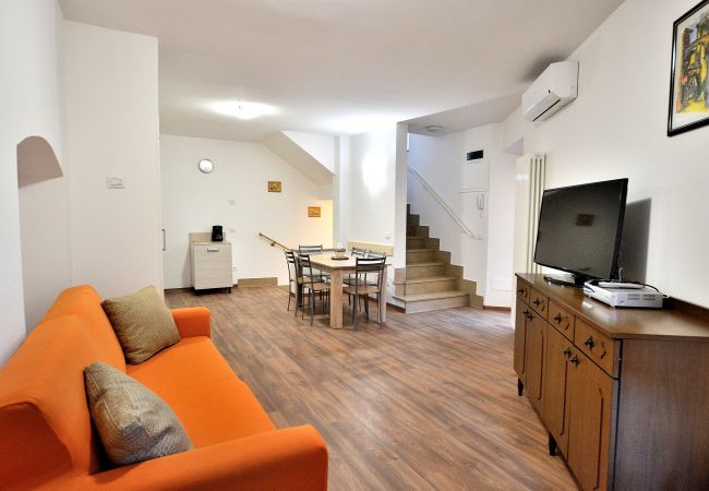 Ferienwohnung in Torri del Benaco - Apartment del Pescatore - 6 Schlafplätze in Torri Del Benaco nur wenige Schritte vom Hafen entfernt Ferienwohnung in Torri del Benaco - Apartment del Pescatore - 6 Schlafplätze in Torri Del Benaco nur wenige Schritte vom Hafen entfernt