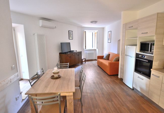 Ferienwohnung in Torri del Benaco - Apartment del Pescatore - 6 Schlafplätze in Torri Del Benaco nur wenige Schritte vom Hafen entfernt Ferienwohnung in Torri del Benaco - Apartment del Pescatore - 6 Schlafplätze in Torri Del Benaco nur wenige Schritte vom Hafen entfernt