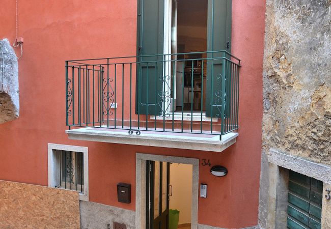 Ferienwohnung in Torri del Benaco - Apartment del Pescatore - 6 Schlafplätze in Torri Del Benaco nur wenige Schritte vom Hafen entfernt Ferienwohnung in Torri del Benaco - Apartment del Pescatore - 6 Schlafplätze in Torri Del Benaco nur wenige Schritte vom Hafen entfernt