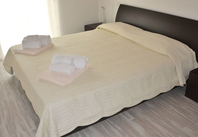 Ferienwohnung in Torri del Benaco - Residence alle Torri - 4 Platz-Bett in Wohnsitz mit Swimmingpool in Albisano di Torri del Benaco Ferienwohnung in Torri del Benaco - Residence alle Torri - 4 Platz-Bett in Wohnsitz mit Swimmingpool in Albisano di Torri del Benaco