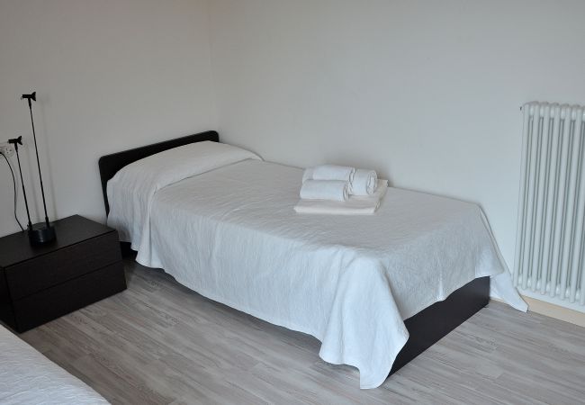 Ferienwohnung in Torri del Benaco - Residence alle Torri - 4 Platz-Bett in Wohnsitz mit Swimmingpool in Albisano di Torri del Benaco Ferienwohnung in Torri del Benaco - Residence alle Torri - 4 Platz-Bett in Wohnsitz mit Swimmingpool in Albisano di Torri del Benaco