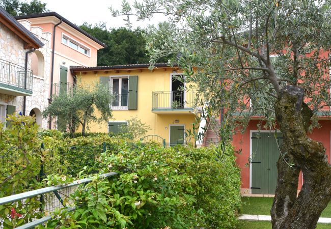 Ferienwohnung in Torri del Benaco - Residence alle Torri - 4 Platz-Bett in Wohnsitz mit Swimmingpool in Albisano di Torri del Benaco Ferienwohnung in Torri del Benaco - Residence alle Torri - 4 Platz-Bett in Wohnsitz mit Swimmingpool in Albisano di Torri del Benaco