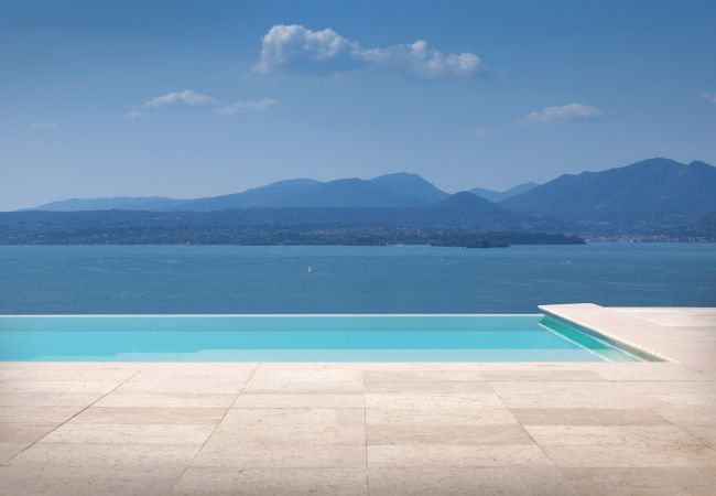 Villa in Torri del Benaco - Villa Sybille - 8 Schlafplätze mit Swimmingpool und Seeblick in Torri del Benaco Villa in Torri del Benaco - Villa Sybille - 8 Schlafplätze mit Swimmingpool und Seeblick in Torri del Benaco