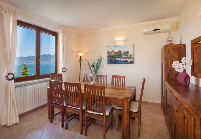 Villa in Torri del Benaco - Villa Sybille - 8 Schlafplätze mit Swimmingpool und Seeblick in Torri del Benaco Villa in Torri del Benaco - Villa Sybille - 8 Schlafplätze mit Swimmingpool und Seeblick in Torri del Benaco