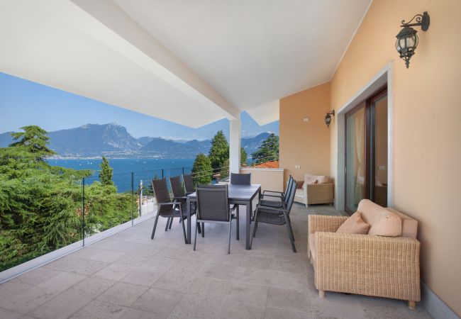Villa in Torri del Benaco - Villa Sybille - 8 Schlafplätze mit Swimmingpool und Seeblick in Torri del Benaco Villa in Torri del Benaco - Villa Sybille - 8 Schlafplätze mit Swimmingpool und Seeblick in Torri del Benaco
