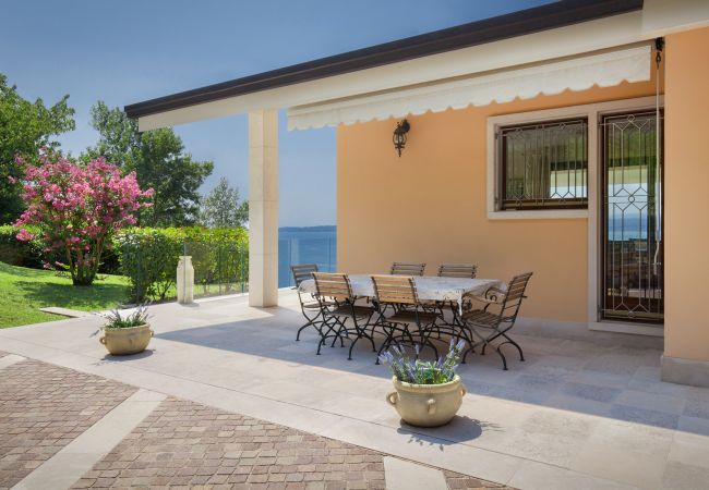 Villa in Torri del Benaco - Villa Sybille - 8 Schlafplätze mit Swimmingpool und Seeblick in Torri del Benaco Villa in Torri del Benaco - Villa Sybille - 8 Schlafplätze mit Swimmingpool und Seeblick in Torri del Benaco