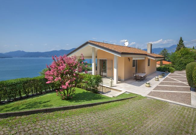 Villa in Torri del Benaco - Villa Sybille - 8 Schlafplätze mit Swimmingpool und Seeblick in Torri del Benaco Villa in Torri del Benaco - Villa Sybille - 8 Schlafplätze mit Swimmingpool und Seeblick in Torri del Benaco
