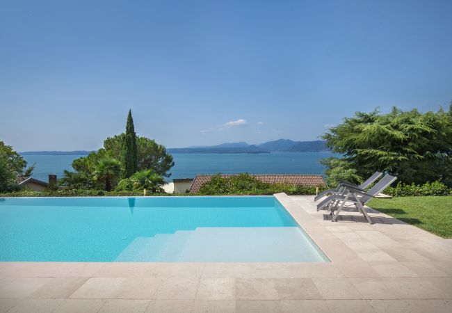 Villa in Torri del Benaco - Villa Sybille - 8 Schlafplätze mit Swimmingpool und Seeblick in Torri del Benaco Villa in Torri del Benaco - Villa Sybille - 8 Schlafplätze mit Swimmingpool und Seeblick in Torri del Benaco