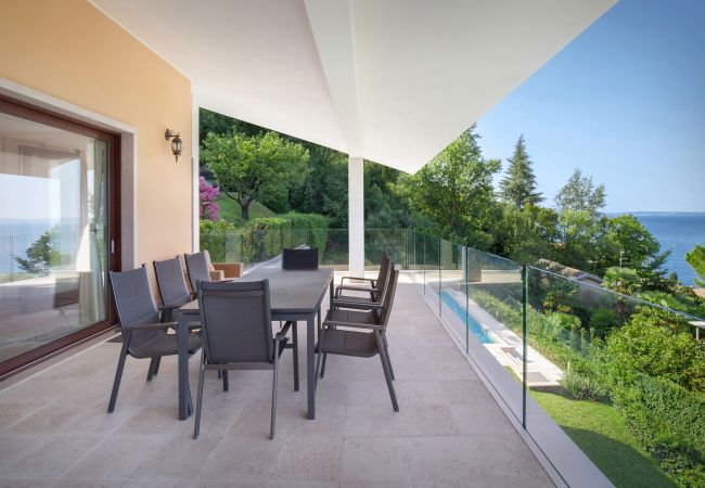 Villa in Torri del Benaco - Villa Sybille - 8 Schlafplätze mit Swimmingpool und Seeblick in Torri del Benaco Villa in Torri del Benaco - Villa Sybille - 8 Schlafplätze mit Swimmingpool und Seeblick in Torri del Benaco