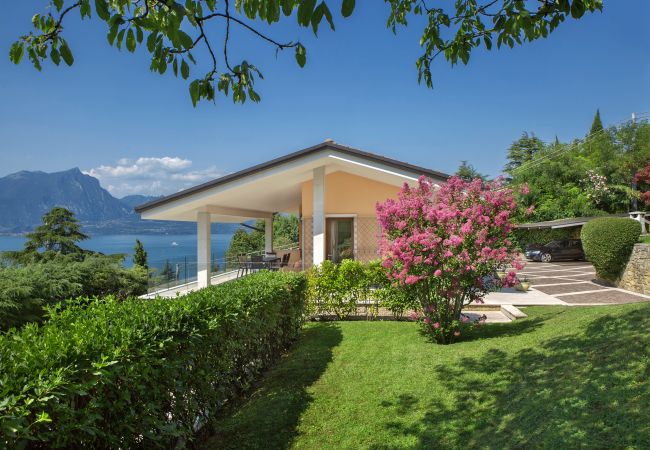 Villa in Torri del Benaco - Villa Sybille - 8 Schlafplätze mit Swimmingpool und Seeblick in Torri del Benaco Villa in Torri del Benaco - Villa Sybille - 8 Schlafplätze mit Swimmingpool und Seeblick in Torri del Benaco