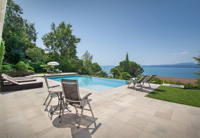 Villa in Torri del Benaco - Villa Sybille - 8 Schlafplätze mit Swimmingpool und Seeblick in Torri del Benaco Villa in Torri del Benaco - Villa Sybille - 8 Schlafplätze mit Swimmingpool und Seeblick in Torri del Benaco