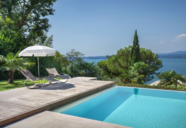 Villa in Torri del Benaco - Villa Sybille - 8 Schlafplätze mit Swimmingpool und Seeblick in Torri del Benaco Villa in Torri del Benaco - Villa Sybille - 8 Schlafplätze mit Swimmingpool und Seeblick in Torri del Benaco