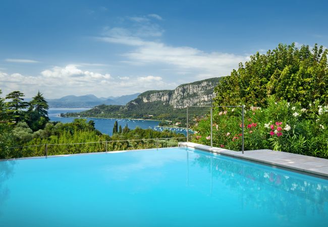 Villa in Garda - Cà Cantoni - Landhaus mit 10 Schlafplätzen und Swimmingpool in Garda Villa in Garda - Cà Cantoni - Landhaus mit 10 Schlafplätzen und Swimmingpool in Garda