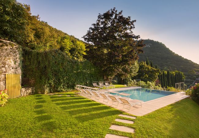 Villa in Garda - Cà Cantoni - Landhaus mit 10 Schlafplätzen und Swimmingpool in Garda Villa in Garda - Cà Cantoni - Landhaus mit 10 Schlafplätzen und Swimmingpool in Garda