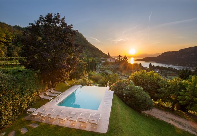 Villa in Garda - Cà Cantoni - Landhaus mit 10 Schlafplätzen und Swimmingpool in Garda Villa in Garda - Cà Cantoni - Landhaus mit 10 Schlafplätzen und Swimmingpool in Garda