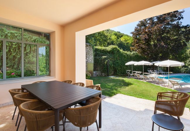 Villa in Garda - Cà Cantoni - Landhaus mit 10 Schlafplätzen und Swimmingpool in Garda Villa in Garda - Cà Cantoni - Landhaus mit 10 Schlafplätzen und Swimmingpool in Garda