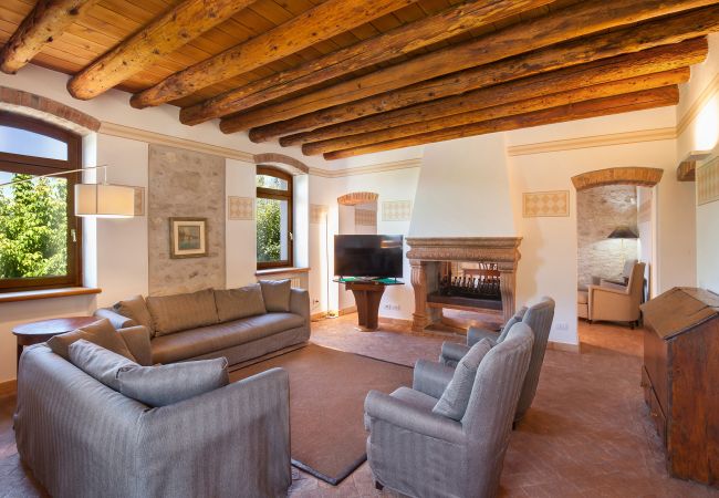 Villa in Garda - Cà Cantoni - Landhaus mit 10 Schlafplätzen und Swimmingpool in Garda Villa in Garda - Cà Cantoni - Landhaus mit 10 Schlafplätzen und Swimmingpool in Garda